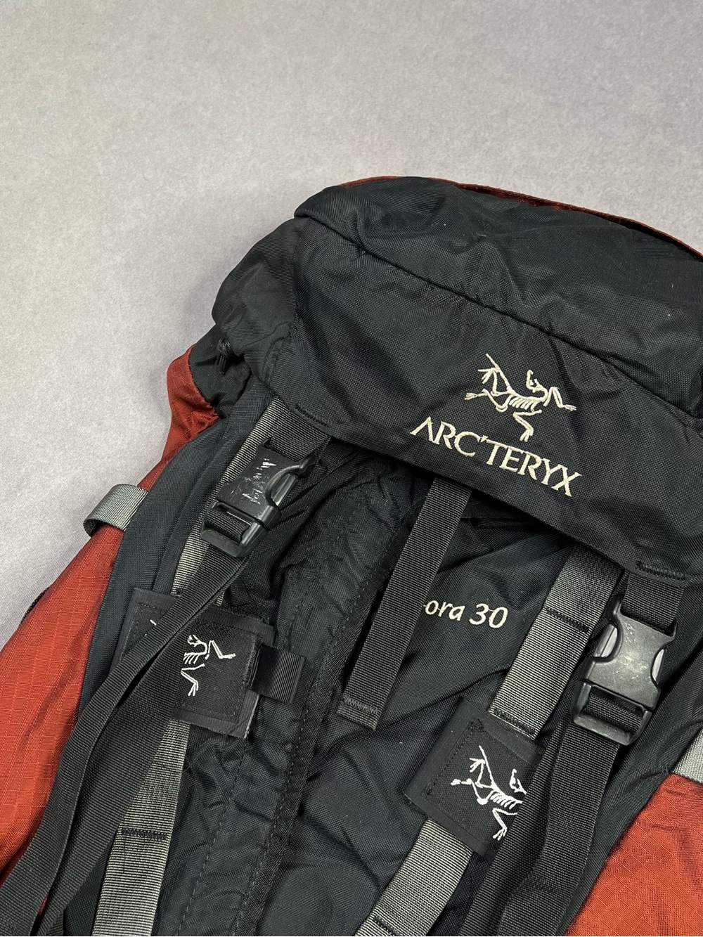 Arc'teryx Men's Black and Red Backpack - Bora 30 - Picture 2 of 4